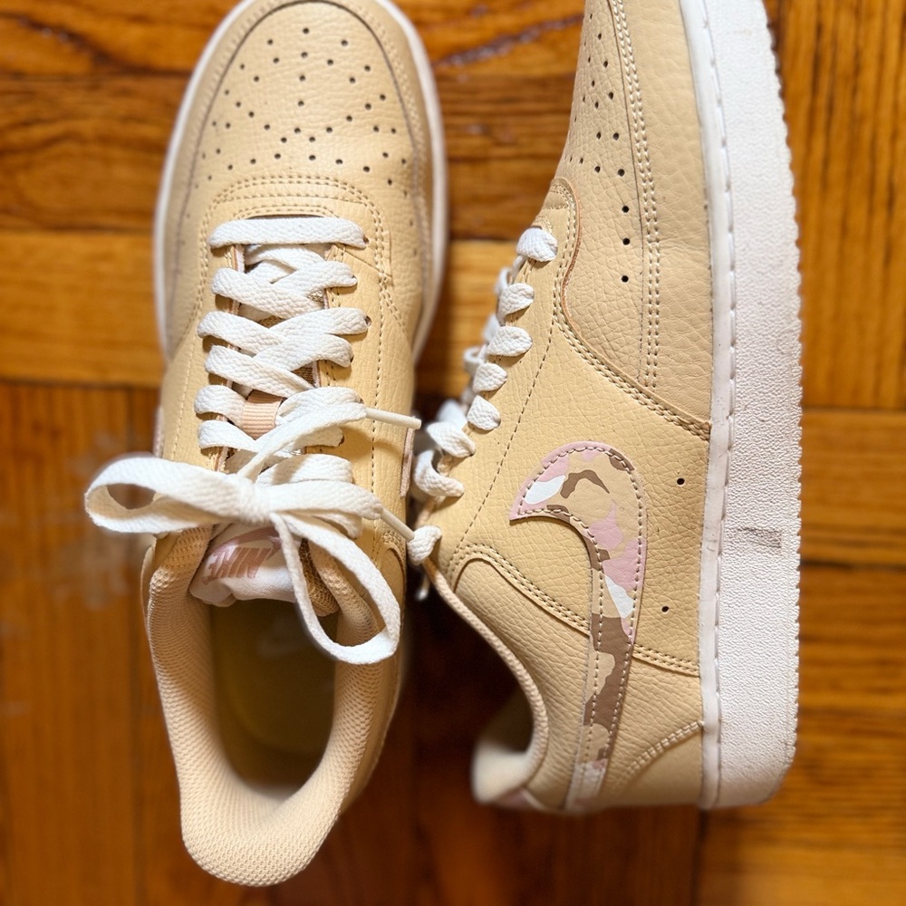 Nike Women's Beige and Pink Sneakers